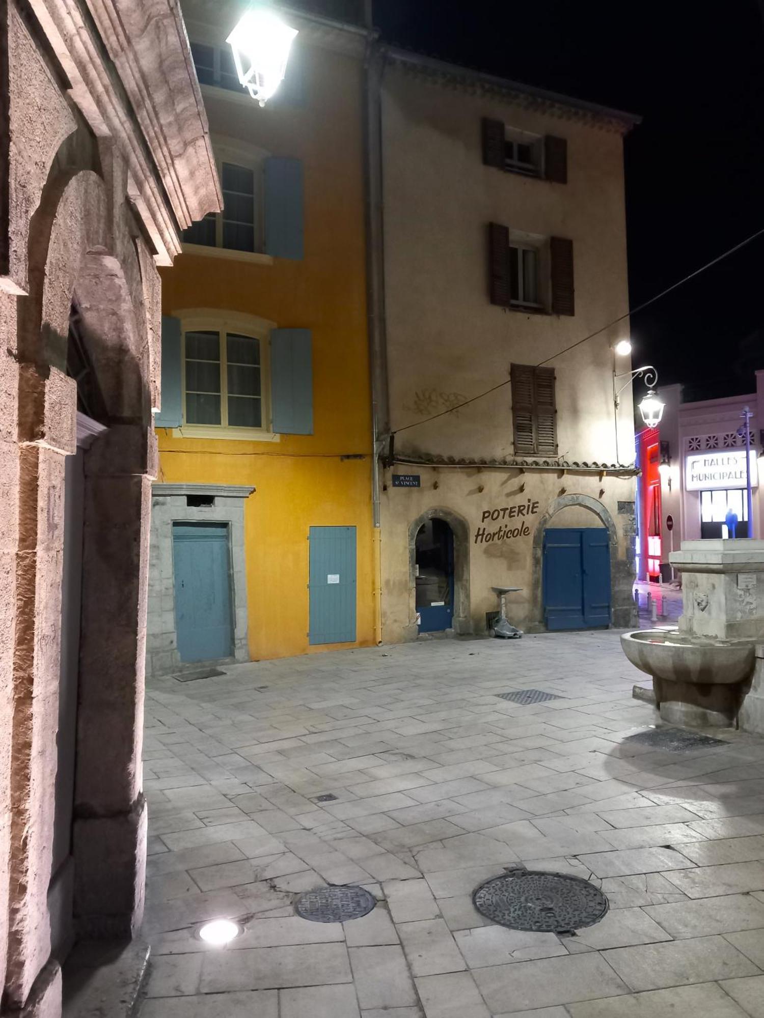 #1 # Place Charmante Apartment